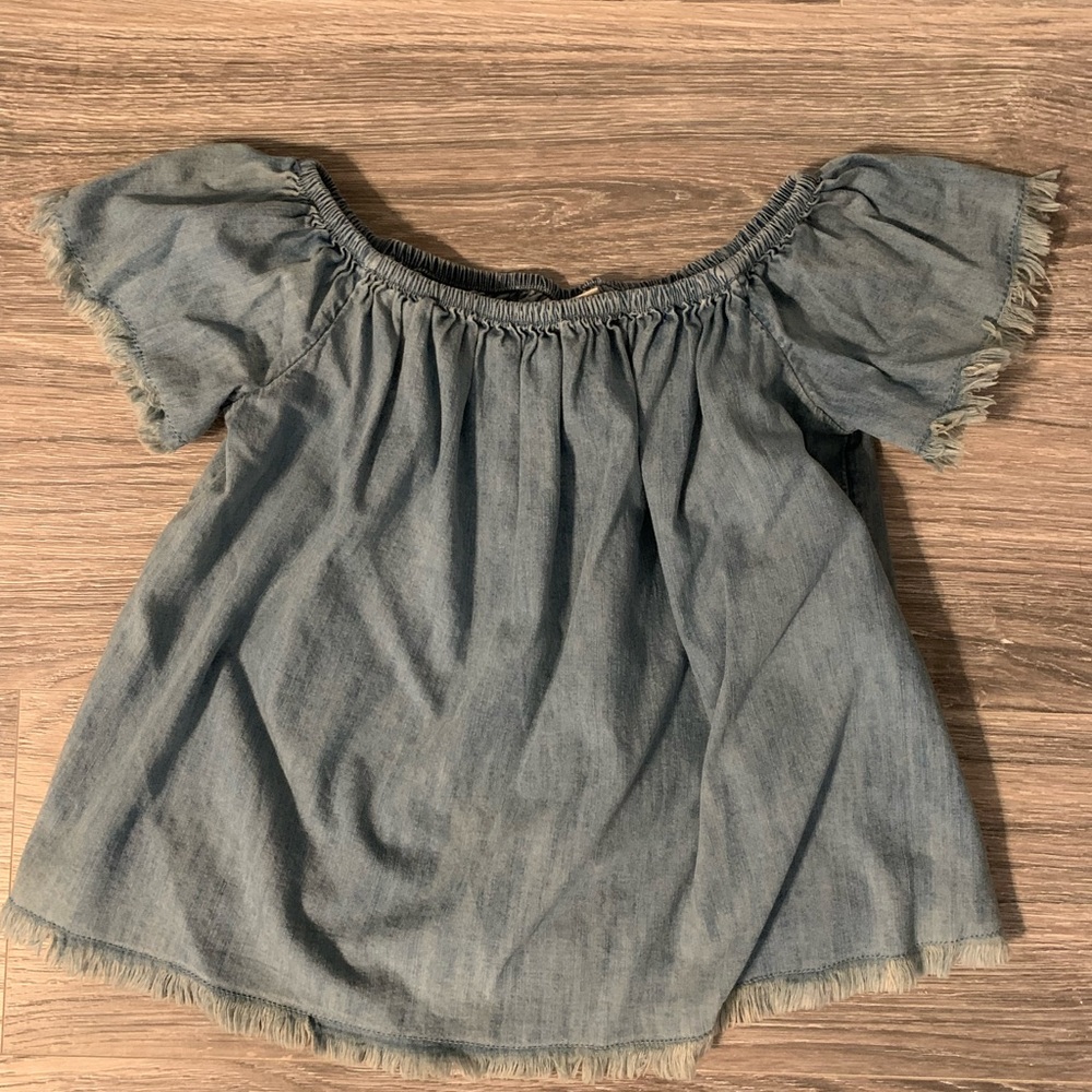 Off the should blouse!